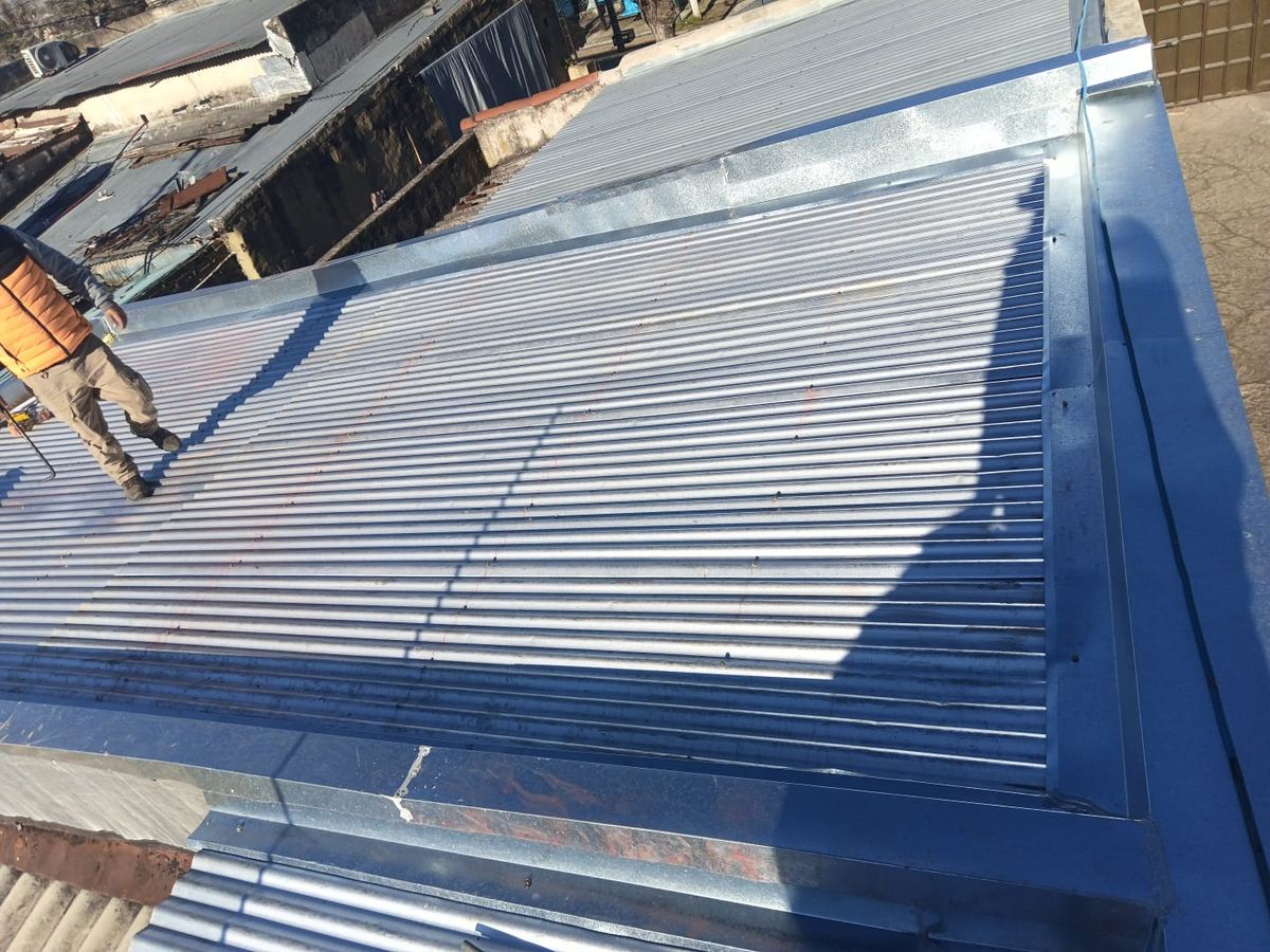 Cierre de Perímetro con Zinguería - D&L Construcciones