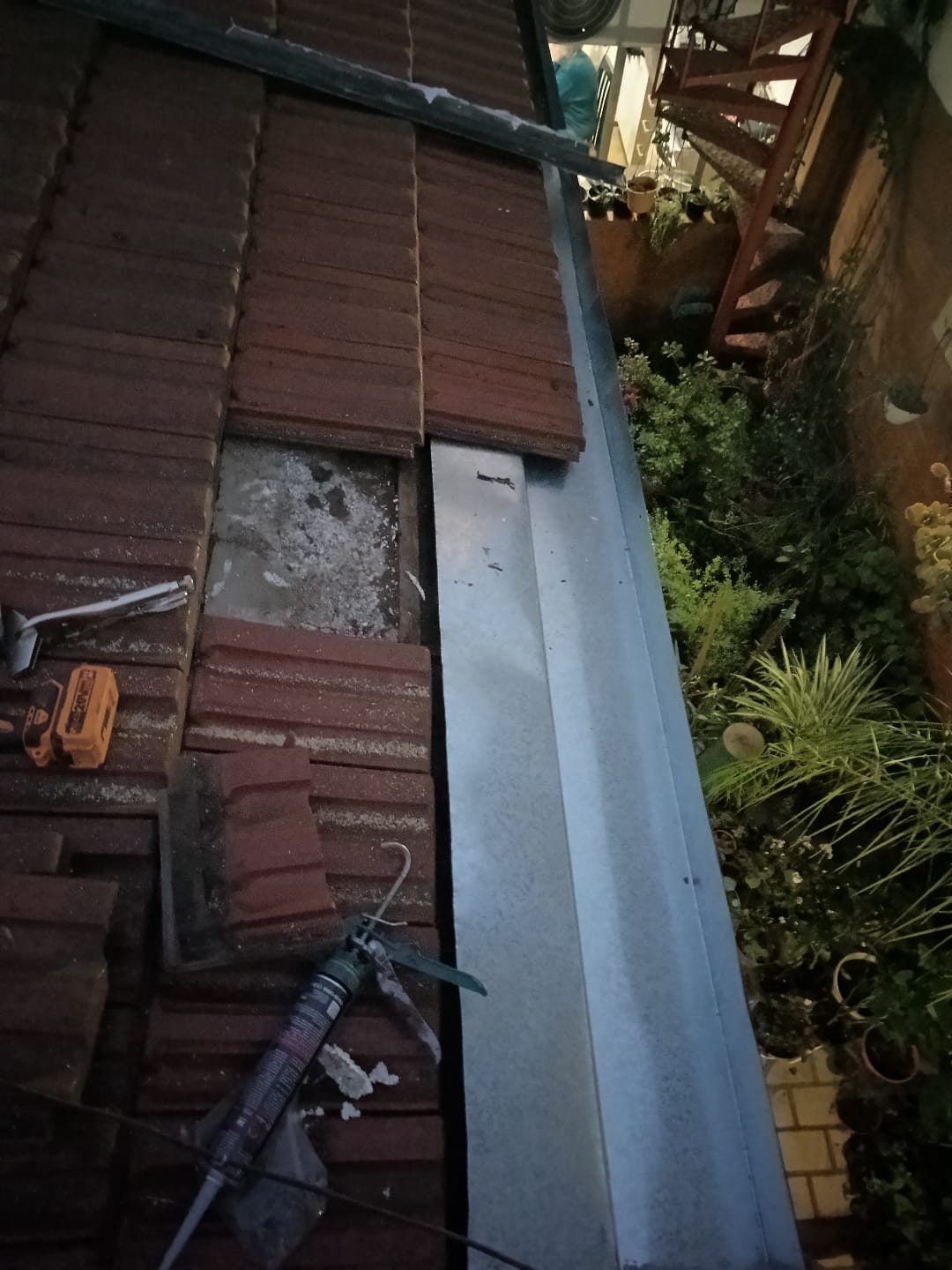 Babeta en Techo de Teja Francesa - D&L Construcciones